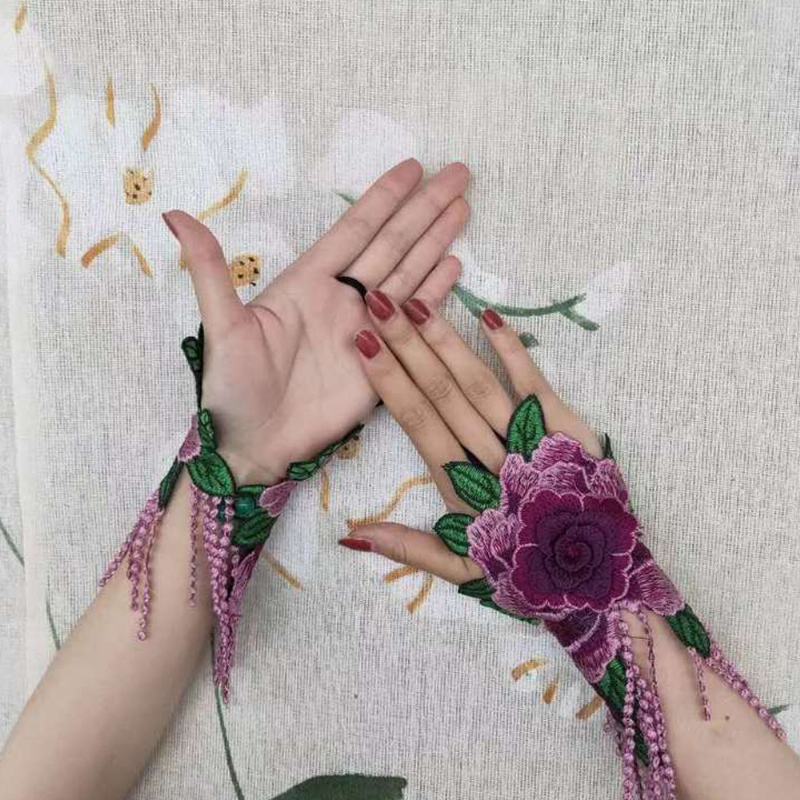 Kobiety Etniczne Hafty Hallow Wristband Moda Floral Half Cover Finger Tassel Gloves