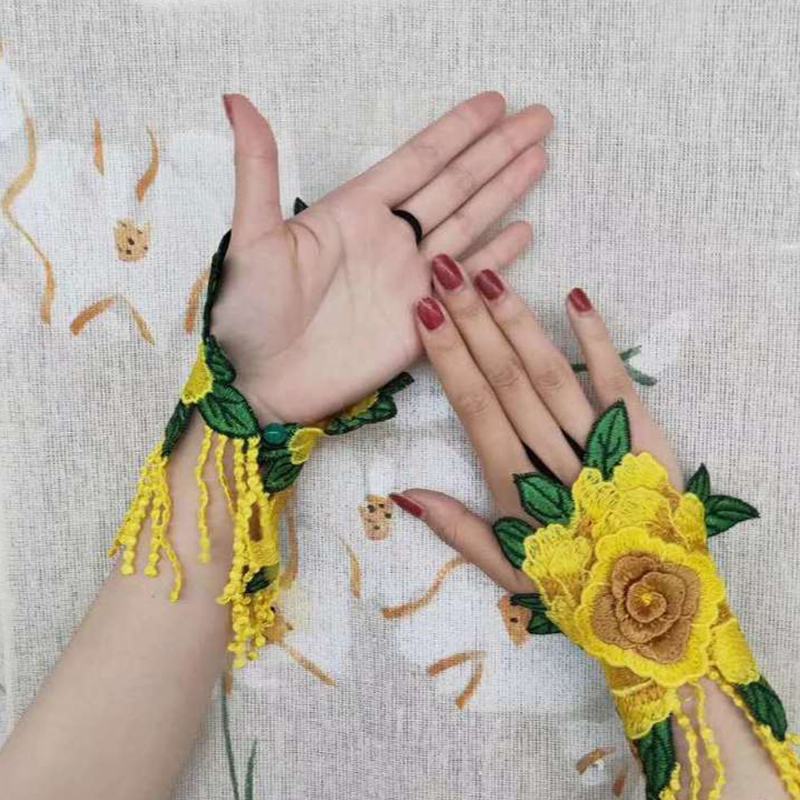 Kobiety Etniczne Hafty Hallow Wristband Moda Floral Half Cover Finger Tassel Gloves