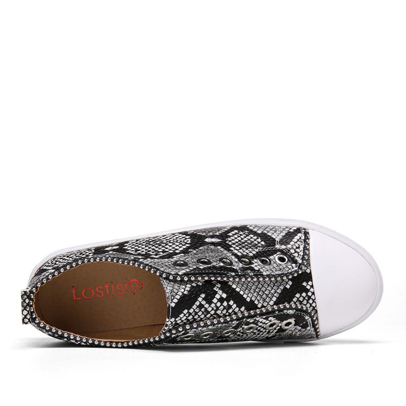Kobiety Solid Color Studded Slip On Flats