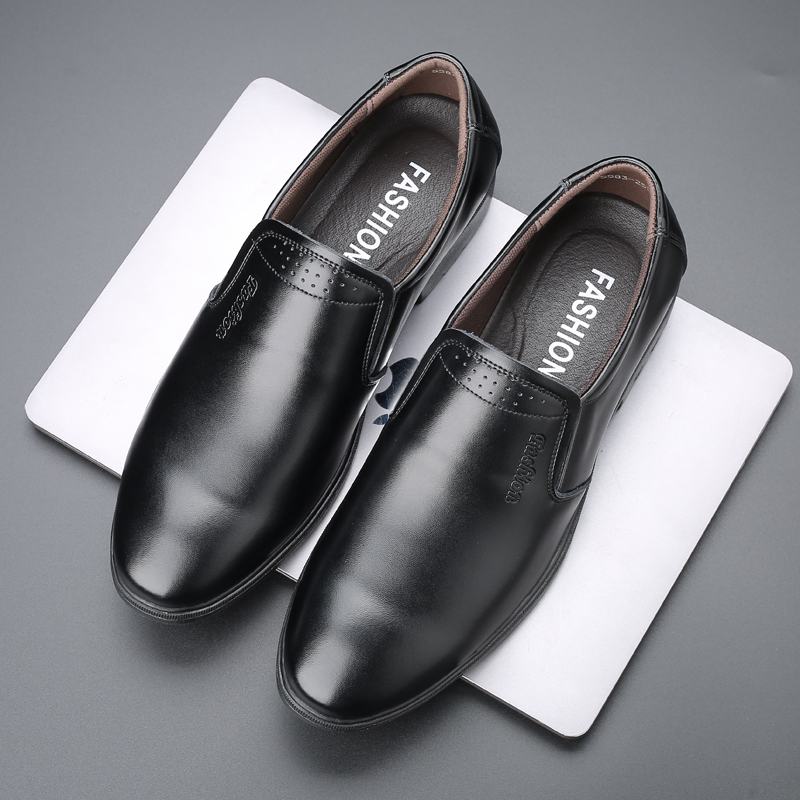 Męska Skóra Bydlęca Ze Szpiczastym Noskiem Miękkie Dno Slip On Business Casual Dress Shoes