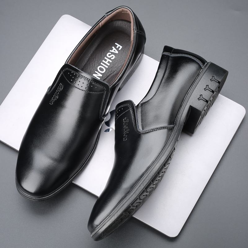 Męska Skóra Bydlęca Ze Szpiczastym Noskiem Miękkie Dno Slip On Business Casual Dress Shoes