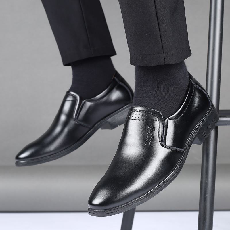 Męska Skóra Bydlęca Ze Szpiczastym Noskiem Miękkie Dno Slip On Business Casual Dress Shoes