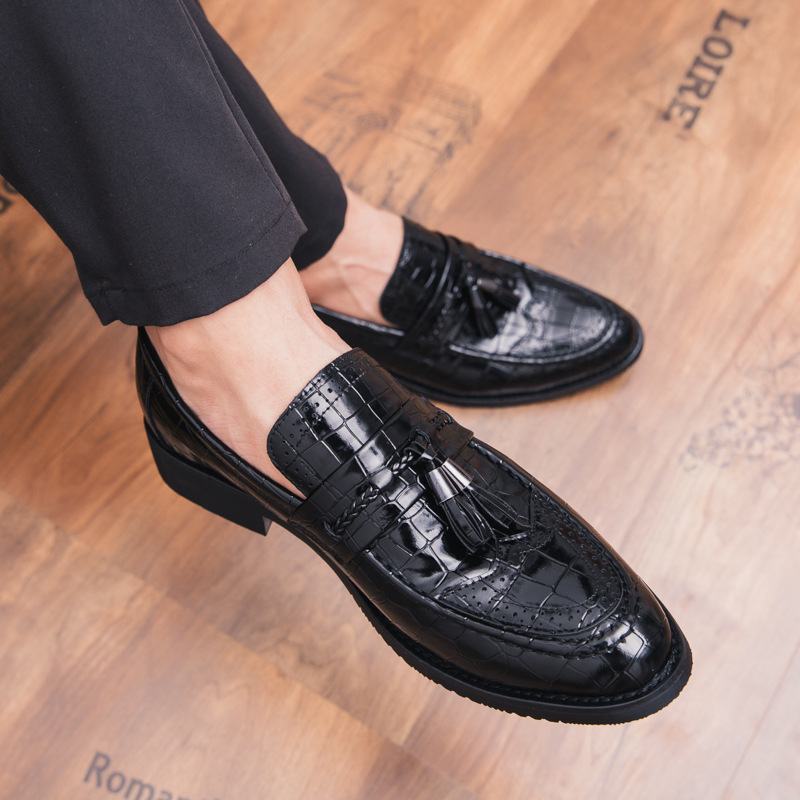 Męskie Skórzane Oddychające Pointed Toe Soft Sole Vintage Tassel Casual Business Shoes