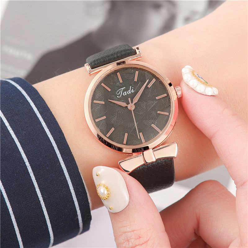 Moda Casual Eleganckie Damskie Zegarki Skórzany Pasek Dial Rose Gold Wrist Case Zegarek Kwarcowy